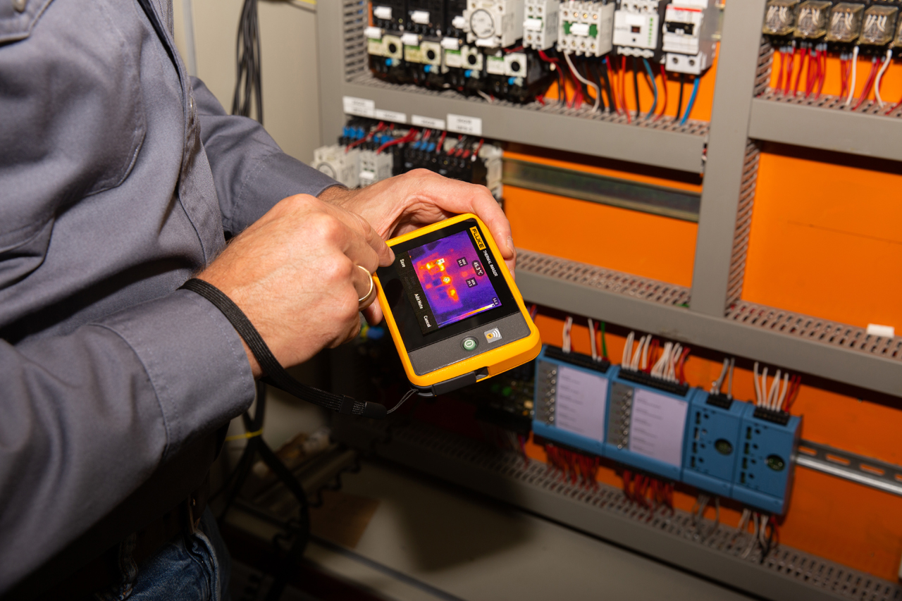 Fluke PTi120 Pocket Thermal Camera_96dpi_1280x853px_E_NR-26615